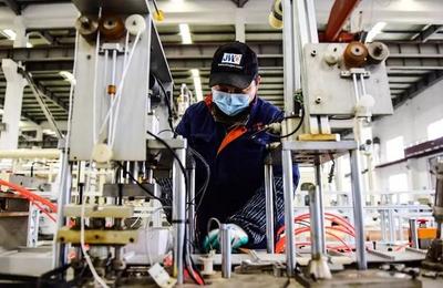 你加班生產，我晝夜保電——國家電網為防疫物資企業提供“三零”服務與電氣機械檢測保障